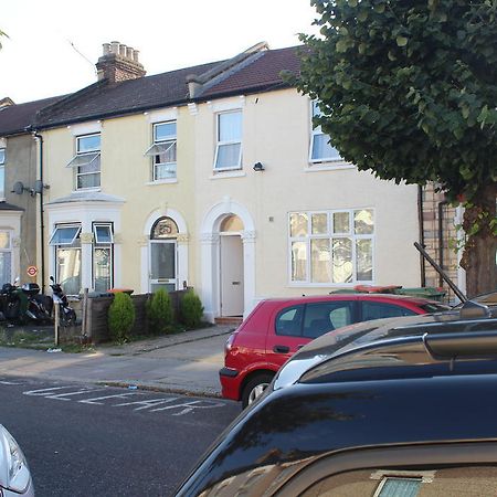 Avenue Inn イルフォード エクステリア 写真